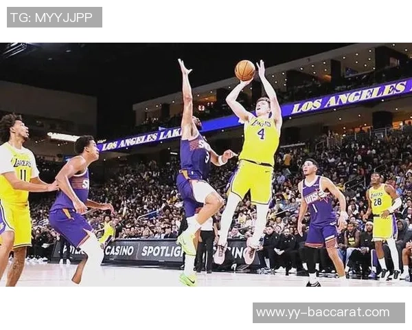 湖人三分如雨下全场34投19中命中率高达559展现强大火力